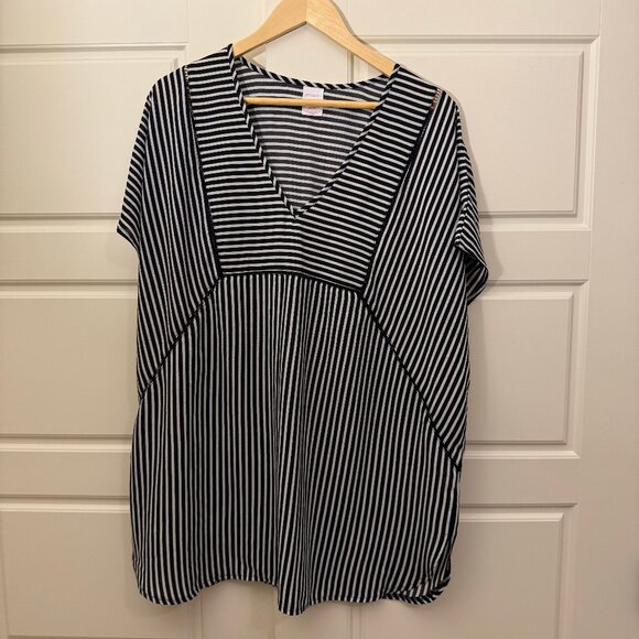 Xhilaration Black White Striped Tunic Top Stretch V-Neckline Short Sleeve Sz XL - Picture 2 of 8